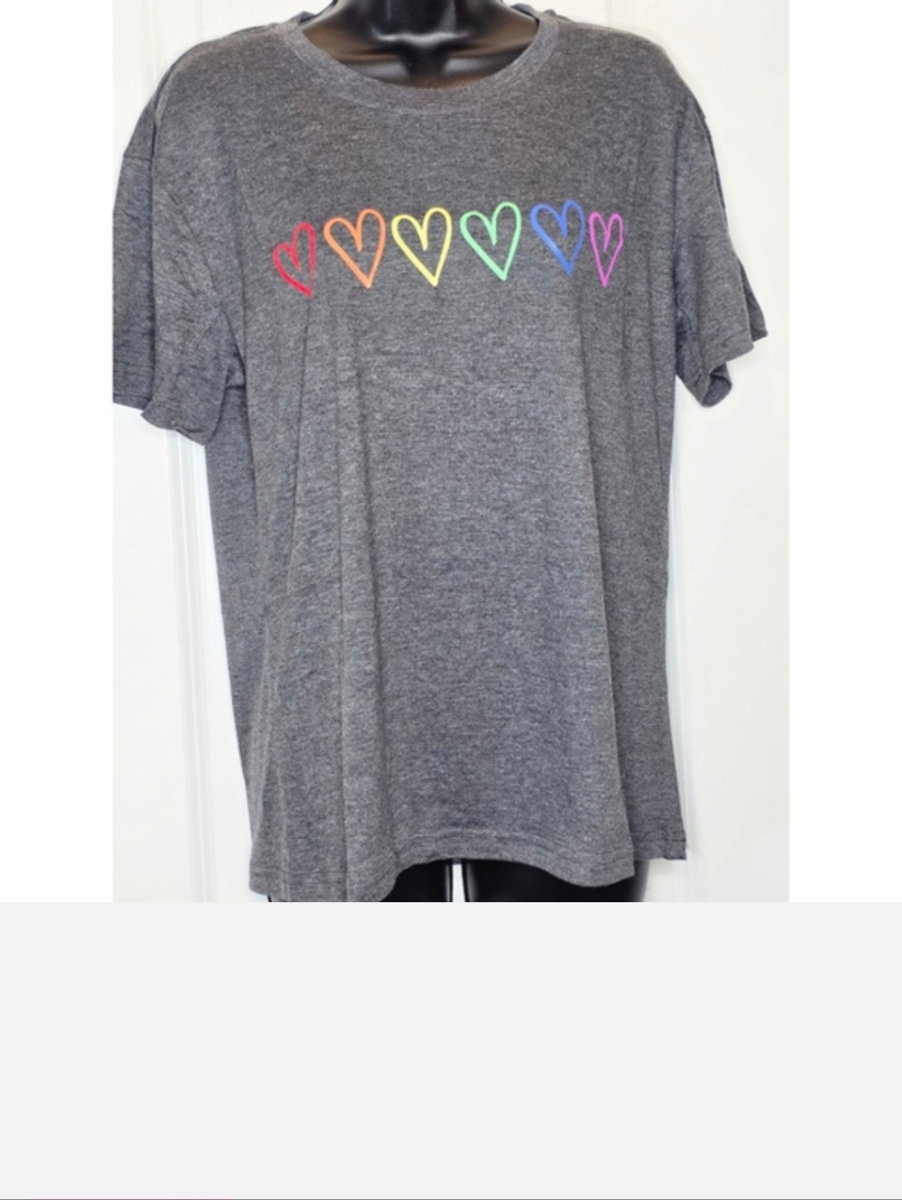 Women's Unbranded Gray Rainbow Heart Short Sleeve Tee M - Picture 5 of 5